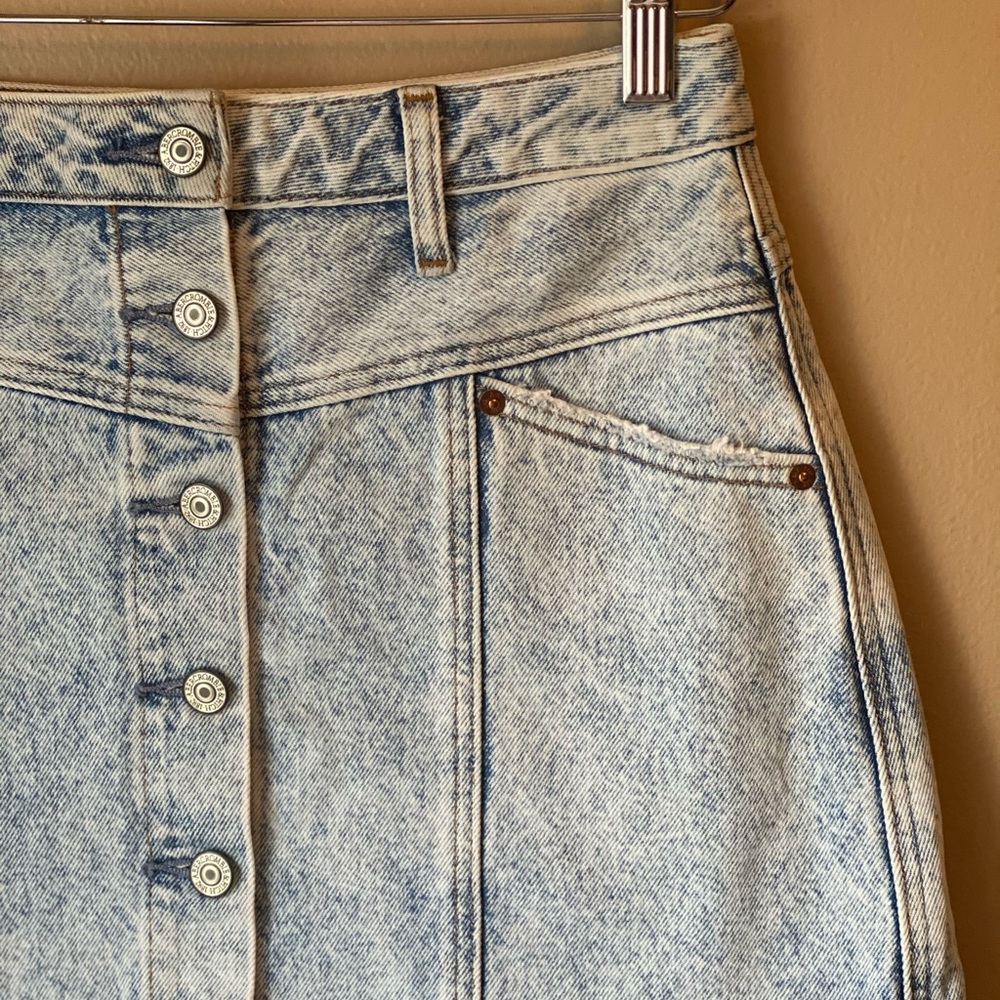 Abercrombie & Fitch High Rise Acid Wash Denim Mini Skirt - Picture 9 of 13